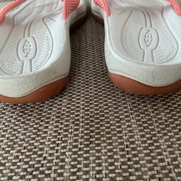 Keen flip flop sandals.Orange,size 9. - Picture 4 of 9